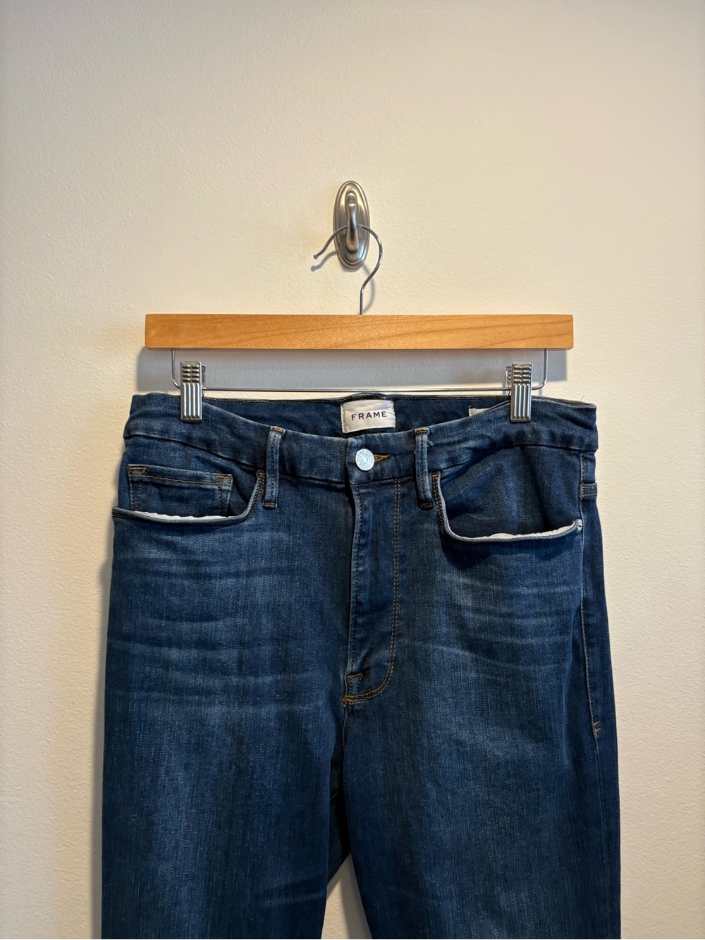 FRAME || Le One Crop Mini Boot Jeans in Prima Wash Multi-Size 2 (30-34) - Picture 3 of 13